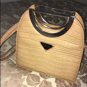Hand bag/ good condition/ not broken or torn